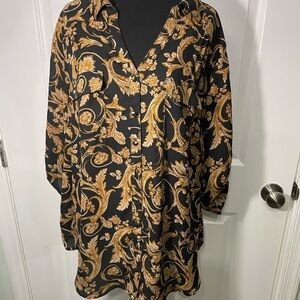 Torrid Womens  Black and Gold Patterned Shirt Size 2 CB-10